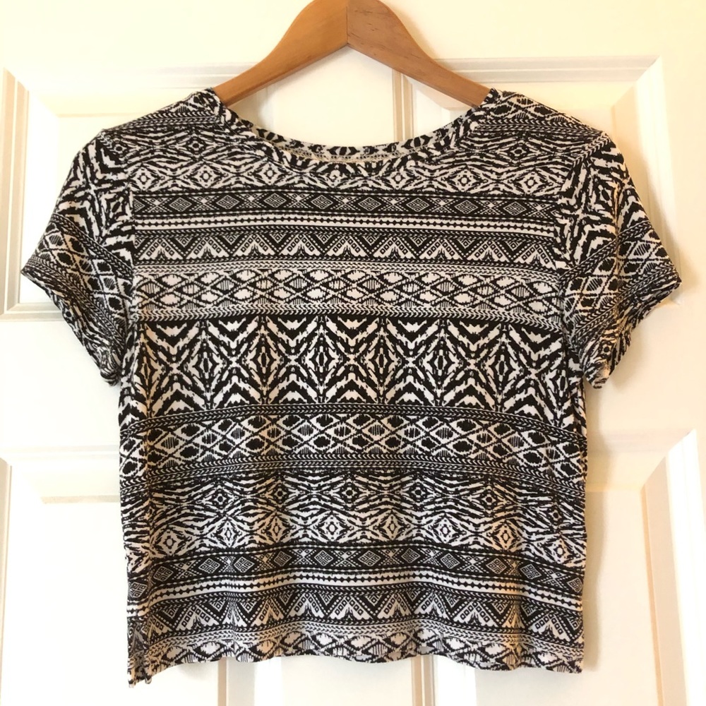 Black and white printed crop top